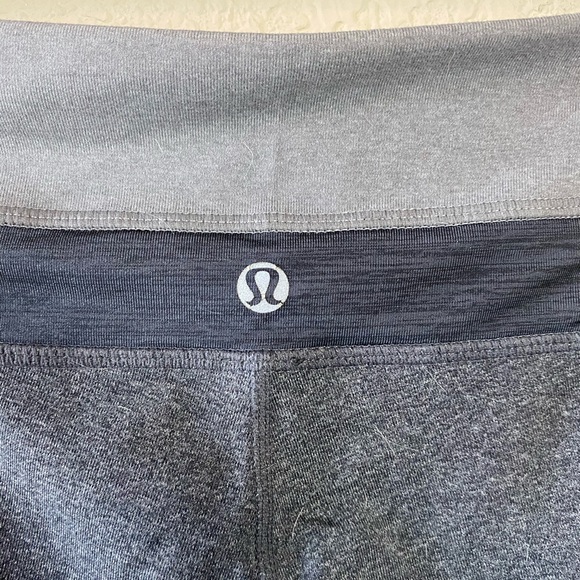 Lululemon Athletica Grey Groove Crop Yoga Pants Size 4 - Picture 7 of 8
